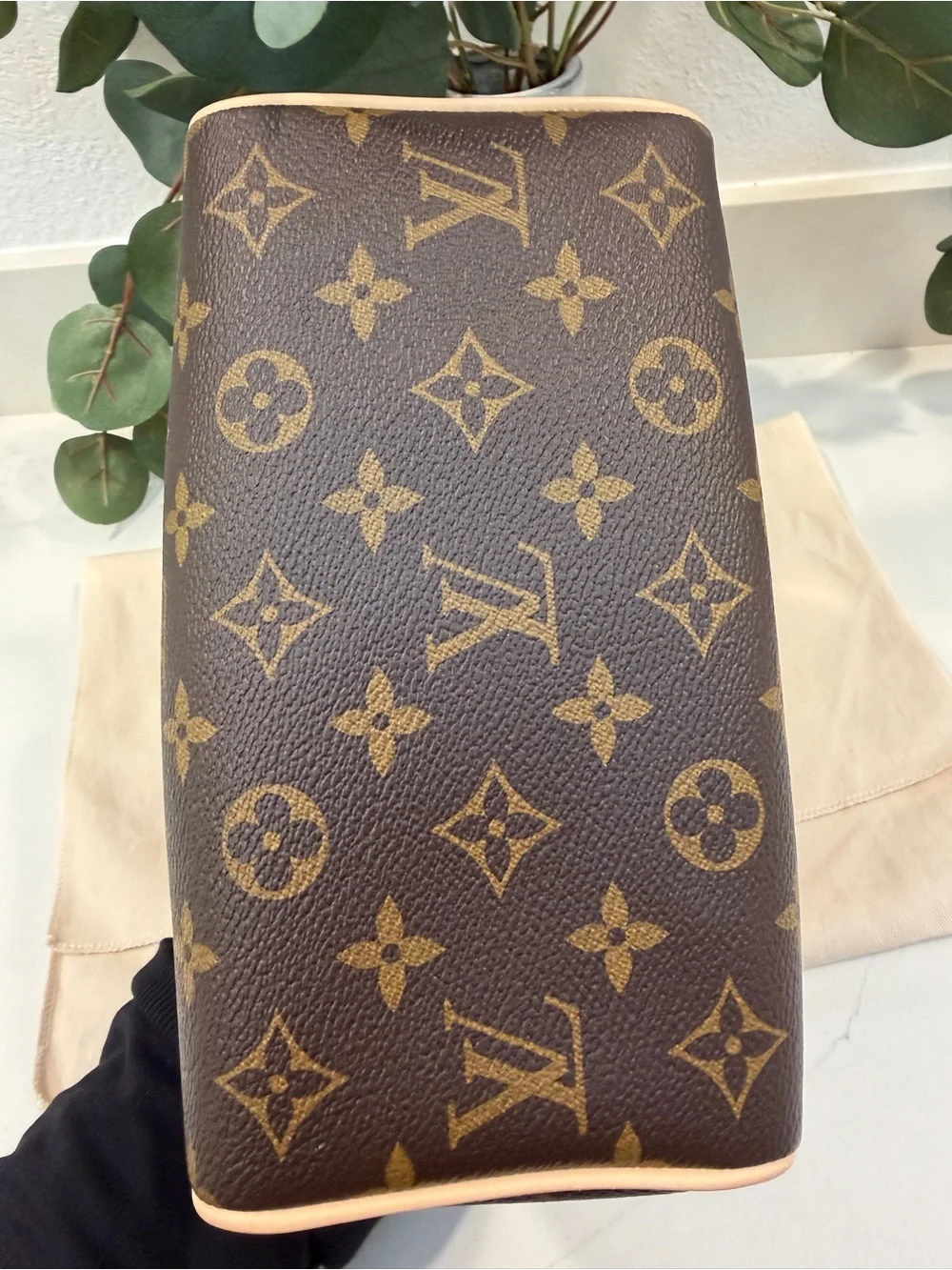 New! Louis Vuitton Speedy 20 Monogram Canvas with LV Adjustable Vachetta Strap